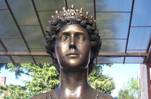 SCULPTURA DE FOR PUBLIC - Regina Maria, Oradea, 2012